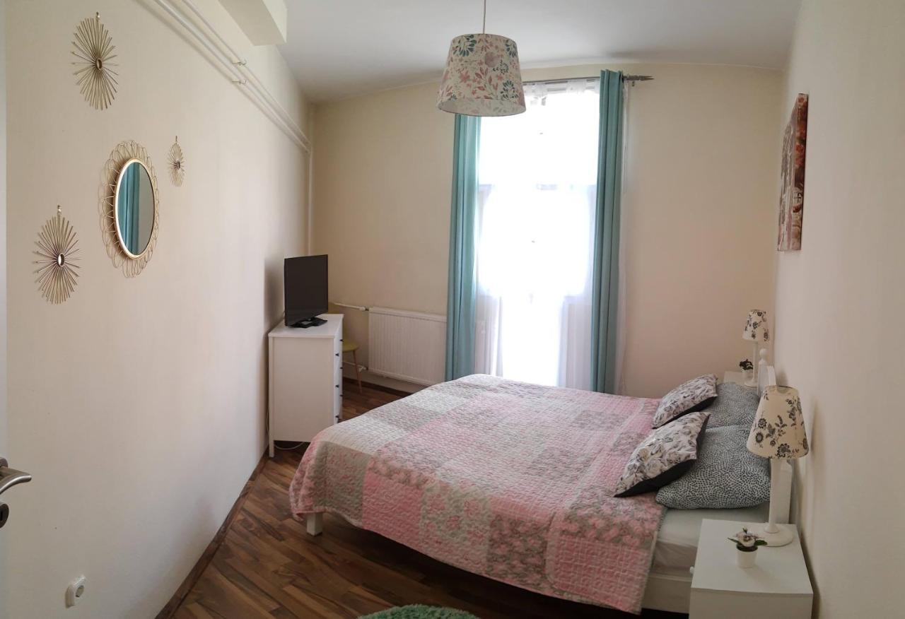 Főnix Family apartment a step from Széchenyi Square Pécs Esterno foto